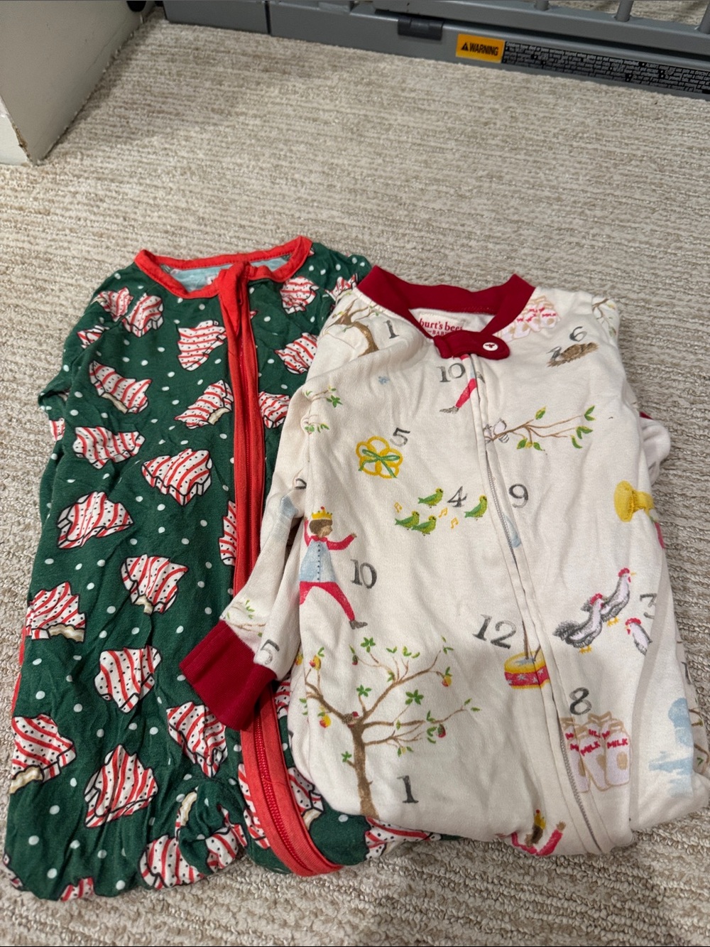 Cakes (6-12) - Days (6-9)  Holiday Shell Print Green Pajamas - Unbranded